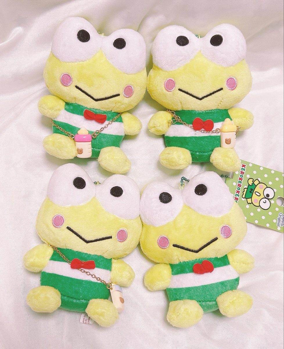 mitternachtynk's tweet photo. 何日もずっと悩んでお迎えした、好みのお顔の中古けろっぴぬい🫶🐸
４兄弟になりました🥰🐸

右足とからだの縫い目がめちゃくちゃ曲がっててかわいいんだよねぇ〜🧵🐸 https://t.co/d0RRzP4xke