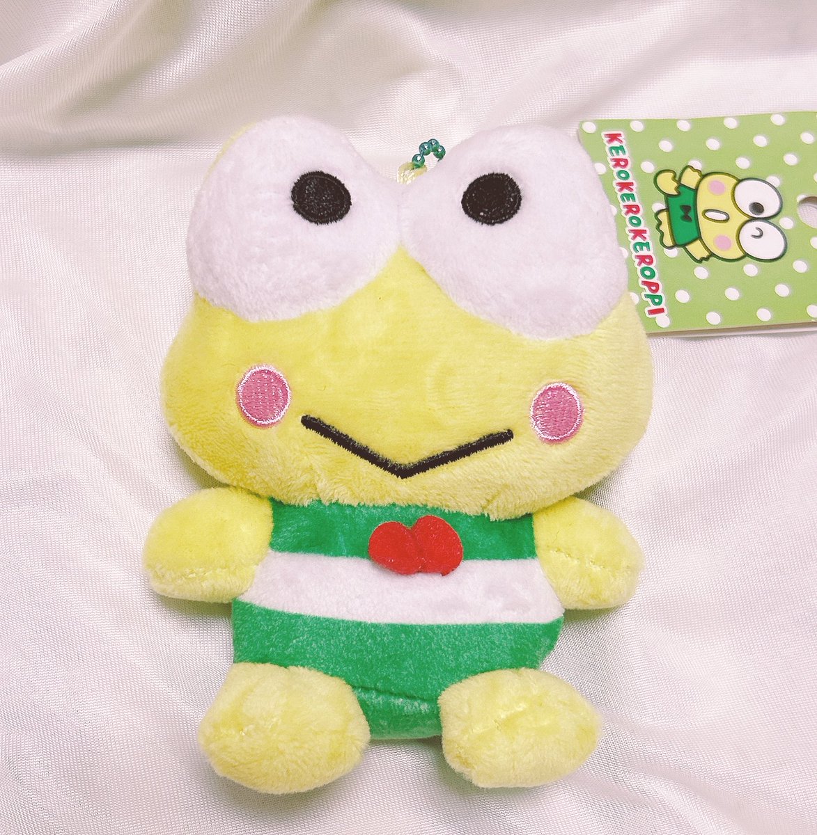 mitternachtynk's tweet photo. 何日もずっと悩んでお迎えした、好みのお顔の中古けろっぴぬい🫶🐸
４兄弟になりました🥰🐸

右足とからだの縫い目がめちゃくちゃ曲がっててかわいいんだよねぇ〜🧵🐸 https://t.co/d0RRzP4xke