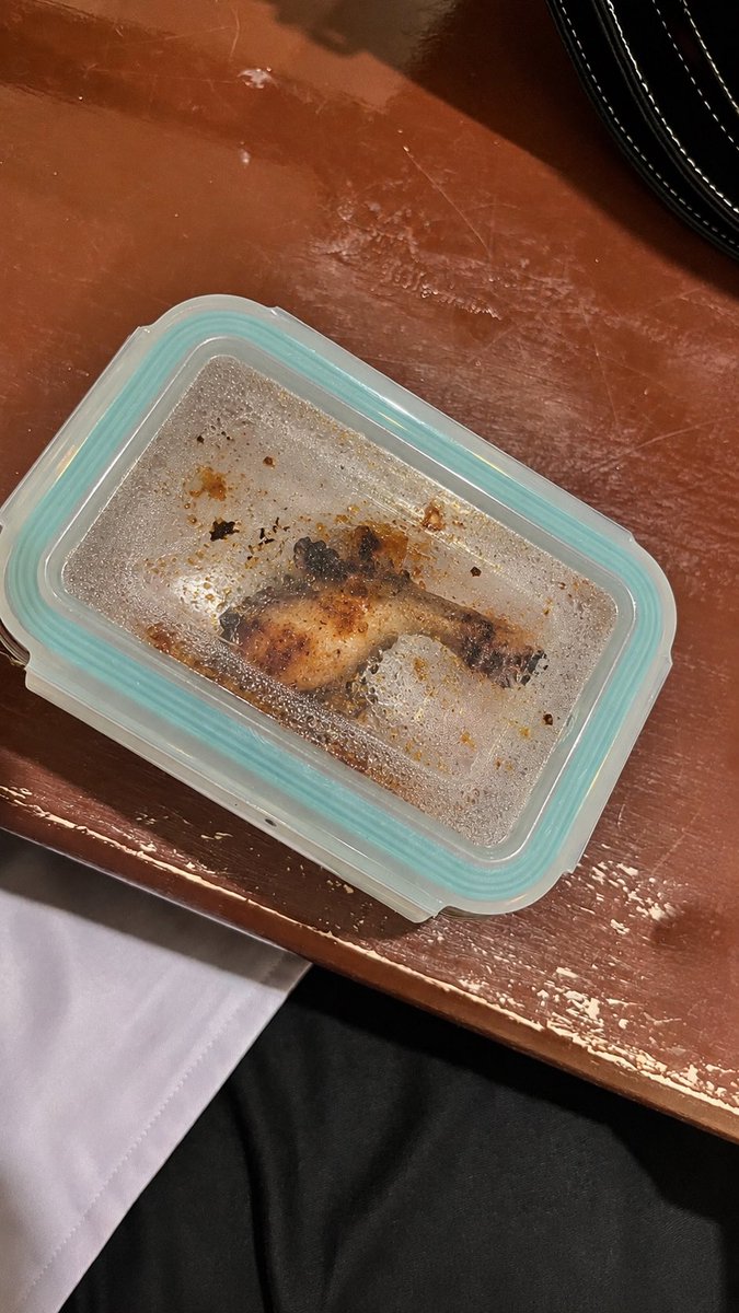 kayooll's tweet photo. Sebenernya ini tuh wadah MPASI, tapi aku malah pakai buat meal prep bekal. 🤣
Aku biasanya langsung stok di freezer, terus malamnya pindahin ke chiller. Besok pagi tinggal dipanasin. https://t.co/uLL49g6QID