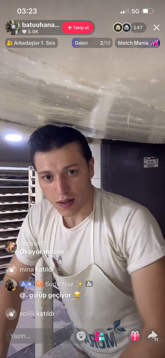 yeterminamin's tweet photo. gece 3bucukta tiktok canli yayinda hamur acan TOM HOLLAND gercek degil https://t.co/q0hnvgnuXg