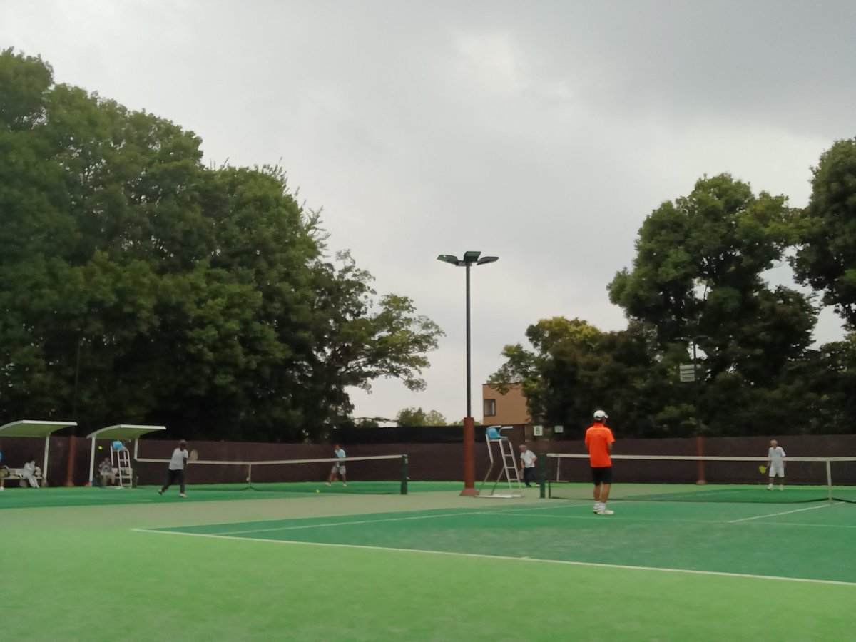 chyabe53's tweet photo. 今日もテニス
11時～17時迄水分補給を確り行いシャツも取り替えテニスを行う https://t.co/ZTayZOux6i