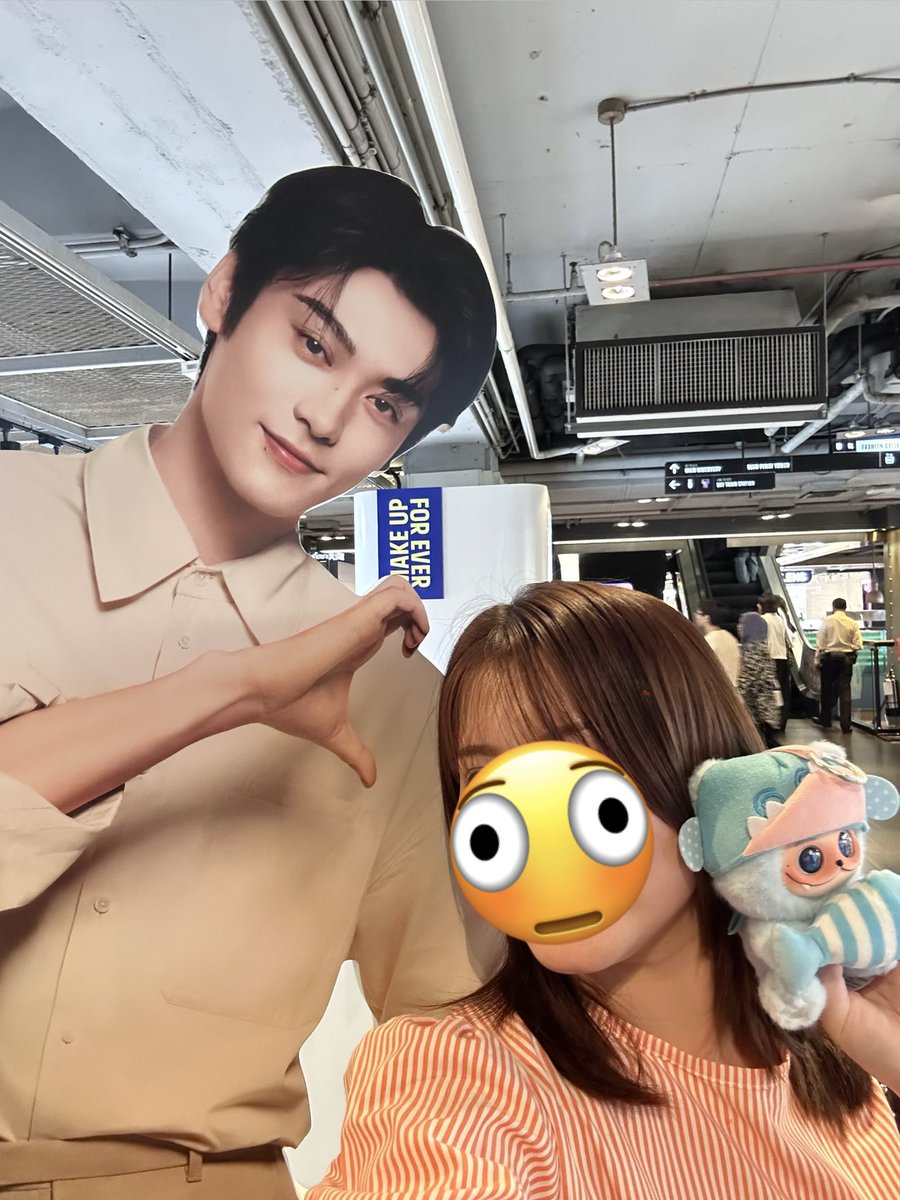 eukeik13's tweet photo. แวะมาถ่ายรูปกับพี่เถียนกันค้าบบ⚡️✨
#MAKEUOFOREVER #TianXuning #ArthurTian #เถียนสวี่หนิง https://t.co/G4c5YL1Yaa