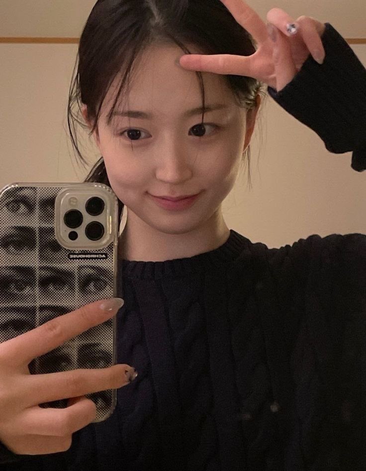 80swoni's tweet photo. me and my obsession w bare-faced haewon https://t.co/KwNFaafafx