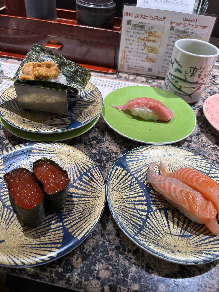 chomu_cr's tweet photo. たぁと北海道旅行
店回り過ぎて常にお腹苦しかった https://t.co/nOfBSRkZBf
