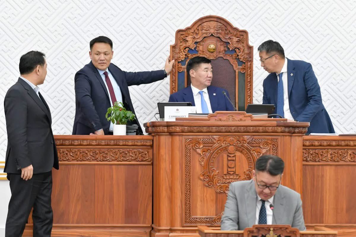 360newsmn's tweet photo. УИХ-ын өнөөдрийн чуулган… 

@Nomt7 
@BYAMBATSOGT_S 
@enkhamgalanmp 
@NominchimegO 
@NominChinbat 
@KhBulgan 
@ariunzaya_a 
@Sainzorig_P 
@NyamUchral 

see more https://t.co/eahkmj7Jwk https://t.co/SKozeQEtwG