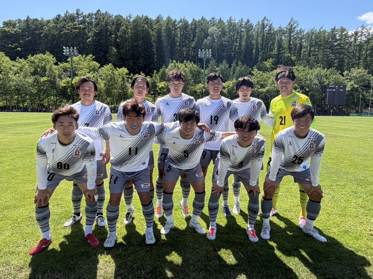 th0821191's tweet photo. 北海道サッカーリーグ第6節
vs 札大GP ○6-0

立ち上がりに先制した後、2点目を取るまでに苦労しましたが最終的には6点を奪い勝ち点3を得ることができました。
昨年勝てなかった相手に勝利。
試合を重ねるごとに積み上げてきたこと、継続してきた部分が形となって表れてきていると思います。
まだまだ課題もありますが、全員で成長できるように継続あるのみです！

アウェイにも関わらず現地まで応援に来てくださった皆様、ありがとうございました！！
まさかの讃岐時代のサポーターの方にもお会いでき、嬉しかったです。

次節は7/12(日)ホームでBTOP北海道戦です。
いい準備をします！！
#北海道十勝スカイアース
#カマタマーレ讃岐