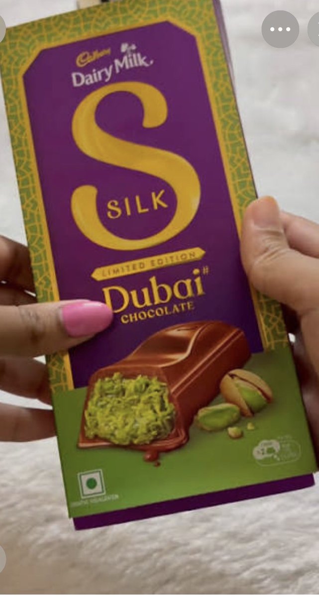 JayGovindraj's tweet photo. #Culturecuratedforcurious

Dubai Chocolate trend is a massive global food phenomenon centered around ultra-thick chocolate bars generously stuffed with bright green pistachio cream and crispy, roasted kataifi (shredded phyllo pastry) .

https://t.co/9iRs8hKS55 https://t.co/VHJRVfmnFI