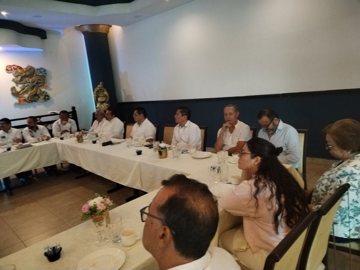 mapachestec's tweet photo. @omaralpuche @COMAPPCancun Felicidades @gemar66 https://t.co/IReW3dBH6s