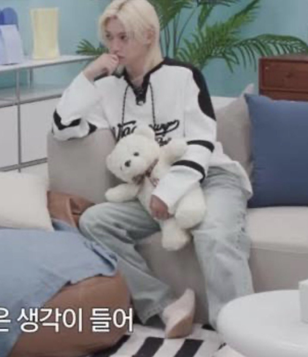 rebirthspiritXL's tweet photo. Yes, bear, #FELIX is indeed your bro 🐻😂
#FelixEffect #animaltwt https://t.co/wkzdKUxRp9