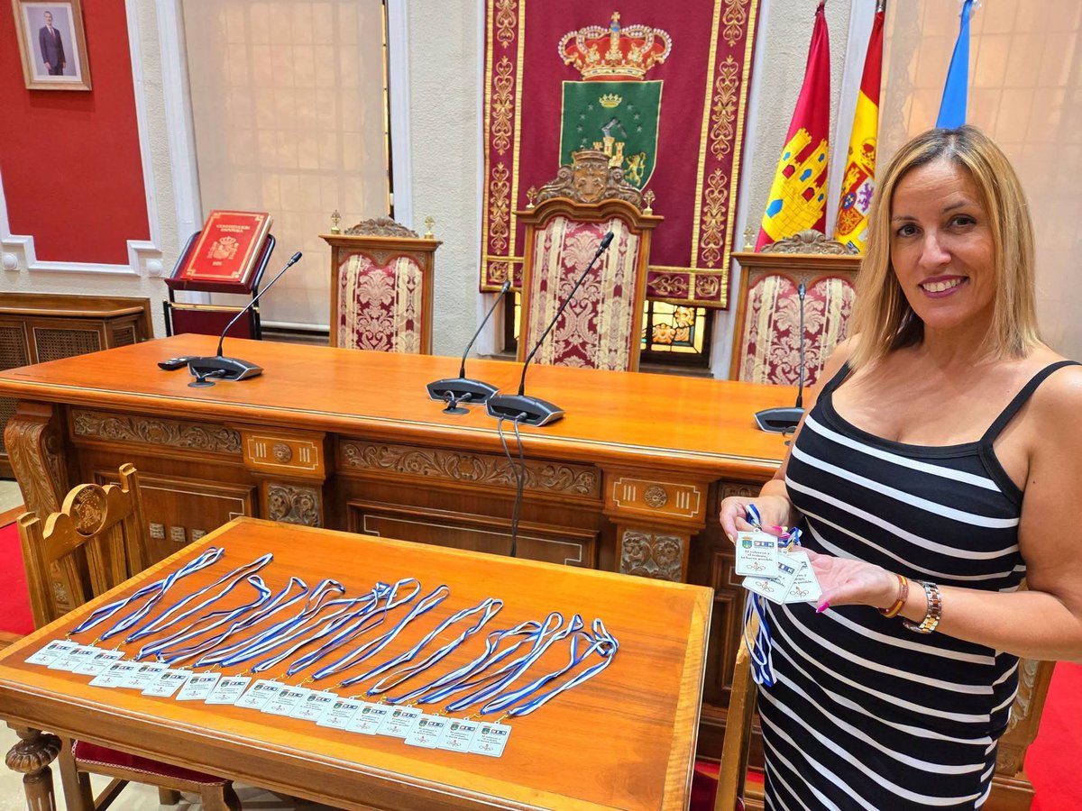 Vox_Hellin_Of's tweet photo. 🏆 Desde el Ayuntamiento de Hellín, con la asistencia de nuestra Portavoz @HellinRaquel, hemos querido felicitar a los equipos Benjamín y Alevín del Club Voleibol Ciudad de Hellín, por proclamarse campeones de Castilla-La Mancha en ambas categorías.

1/2 https://t.co/RuCFtmdM3C