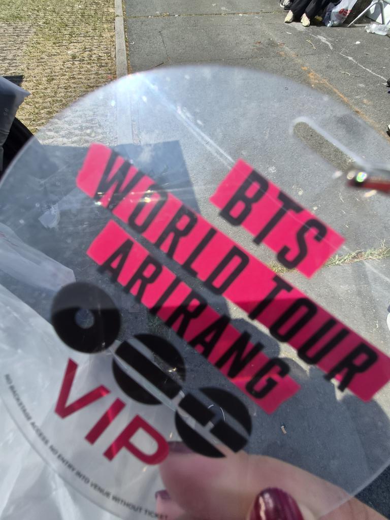 midnightstar018's tweet photo. 1st ever soundcheck! @BTS_twt #btsinbrussels 🔥 https://t.co/wqp6SnzyQr