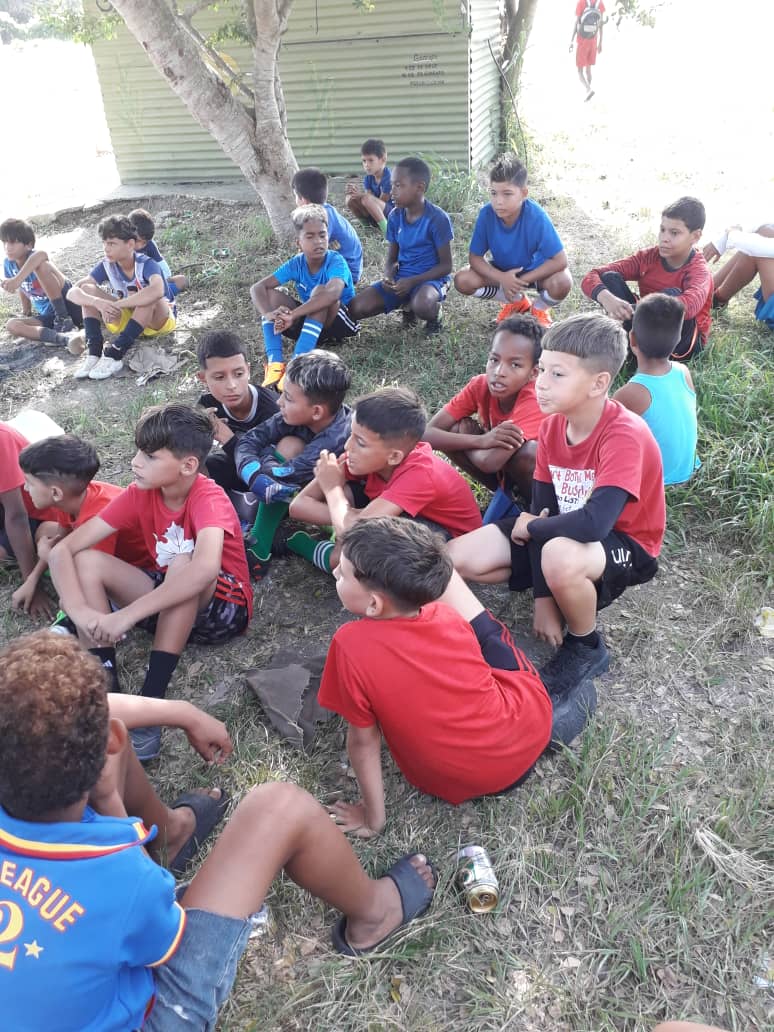eidecp's tweet photo. Continúan siendo parte activa en la celebración de los Festivales Deportivos Escolares nuestr@s profes y atletas, dando todo de sí para el disfrute de adultos y niñ@s.

#100AñosConFidel
#CubaVencera
#EideCerroPelado https://t.co/Lq2hT513EA