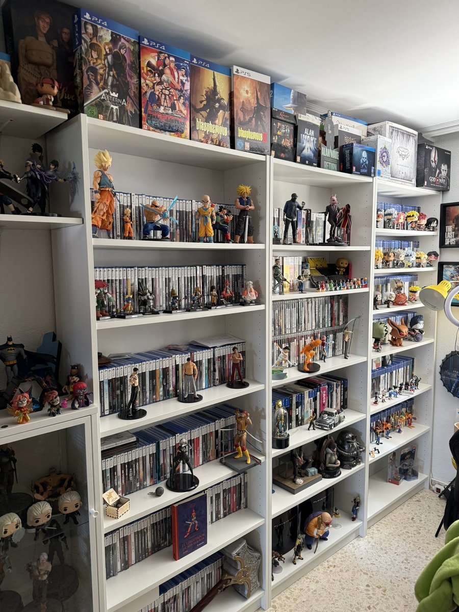DledoU6's tweet photo. Si de verdad @PlayStation se piensa que me voy a dejar el dineral que me dejo en juegos físicos en productos digitales, la llevan clara.

Seré un grano de arena en el Sahara, pero ese grano de arena pasa a comprar con keys, compartir compras y esperar a que los juegos estén rebajados.

Y por supuesto a dar prioridad a formatos que aun mantengan el físico.