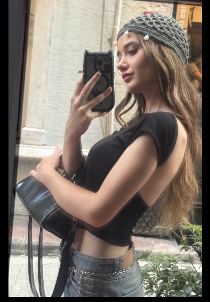 bzain_'s tweet photo. Loving her summer fits for obvious reasons 😩🔥 https://t.co/0Qnub2UqE6