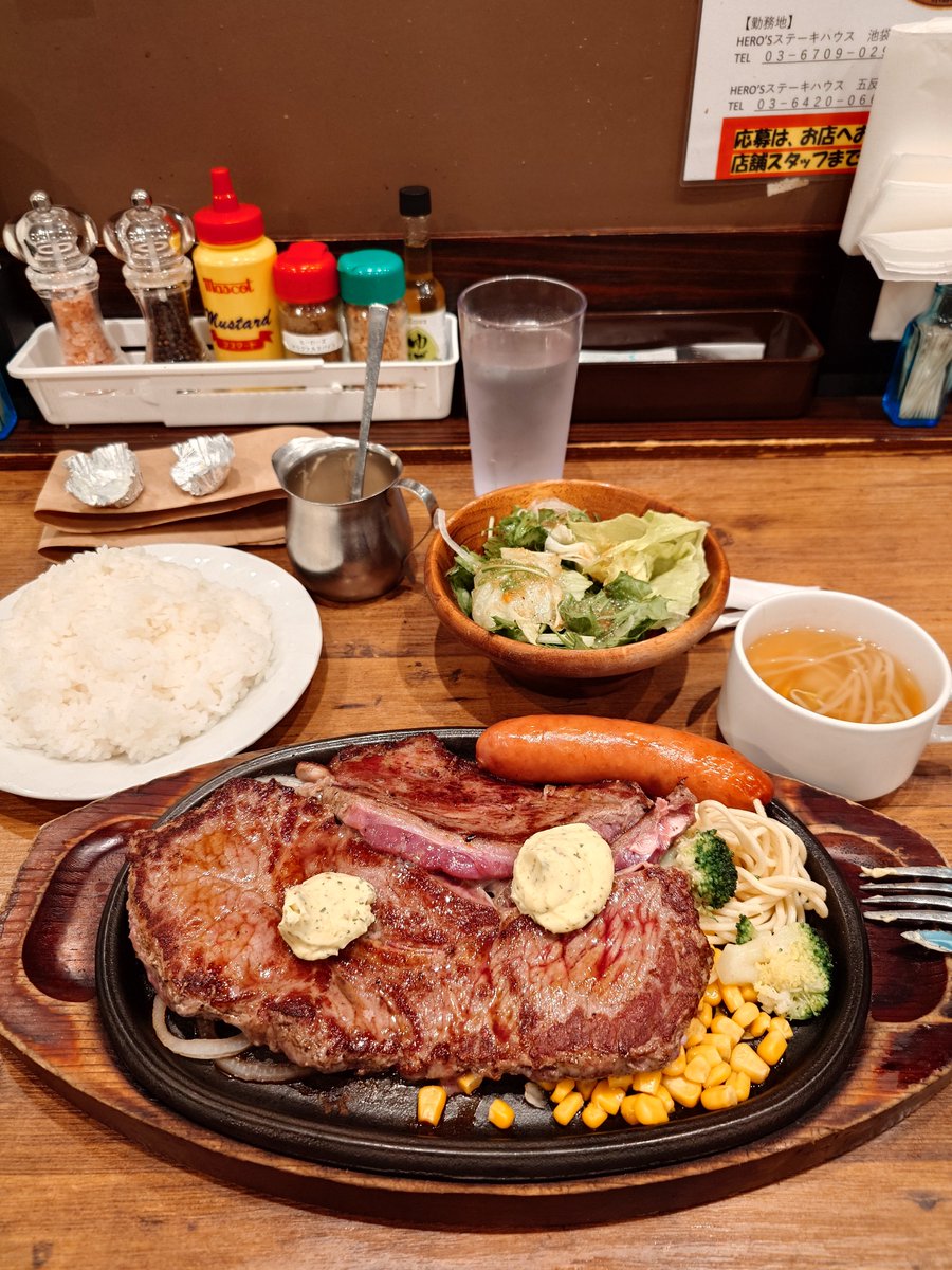 karzu_D_chocola's tweet photo. そんなこんなで、せっかく歳食ったんだから。
良いスタートをきるために自分を祝ってきた。
こんな時のご馳走はやっぱりステーキだね!!!
1ポンドステーキにフランクフルトを付けてみた!!!
ここのフランクフルト初めて食べたが、
思った以上に美味しかった驚き!!!
#ヒーローズステーキ https://t.co/BdrS9db7EI