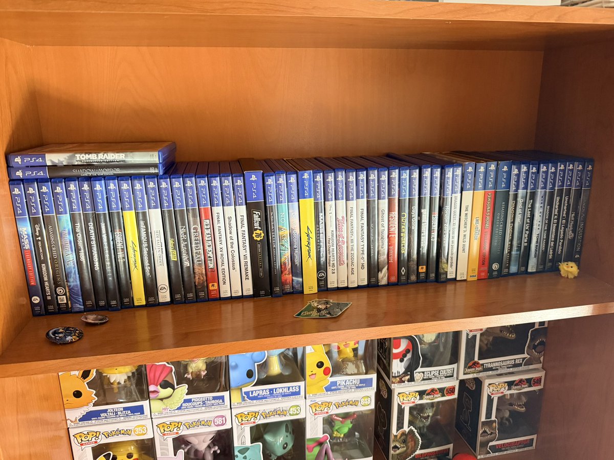 Mundo_RPG_'s tweet photo. PS4: 52 juegos físicos 
PS5: 30 juegos físicos

Digitales entre ambas plataformas no llegaré ni a 10 juegos

Por mi pueden retrasar todo lo que quieran el lanzamiento de PS6, no quiero una consola only digital de más de 1000€

Este no es el camino @PlayStation 😡 https://t.co/RYhi7PfGxR
