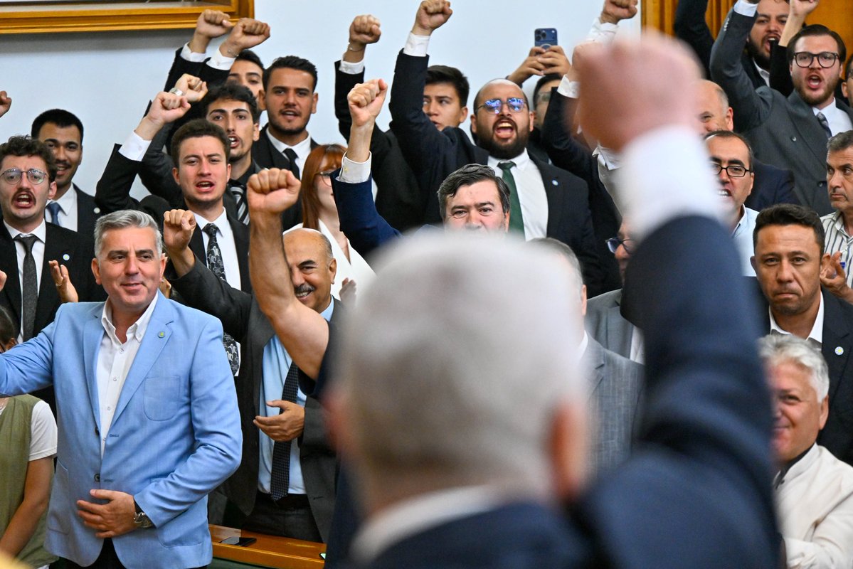 iyiparti's tweet photo. Türk milleti pes etmemiştir. 
Türk milleti dağılmamıştır. 
Türk milleti umudunu kaybetmemiştir.
 
Bu milletin iradesi varsa bu düzen değişir! https://t.co/bDn2CtvcgR