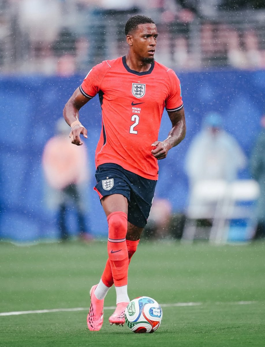 leopardsfoot's tweet photo. 🐆Konsa : entre ses origines et son pays de naissance !

À l’occasion de l’opposition entre l’Angleterre et la RD Congo, Ezri Konsa vivra un match particulier.

Né à Londres d’un père congolais et d’une mère angolaise, le défenseur central a effectué toute sa formation avec les sélections anglaises, des U20 jusqu’à l’équipe A, qu’il a rejointe en mars 2024.

Il retrouvera ainsi la RD Congo, le pays de ses origines paternelles, à l’occasion de ce seizième de finale de la Coupe du monde.

#congo #LPFWorldCup #ANGRDC