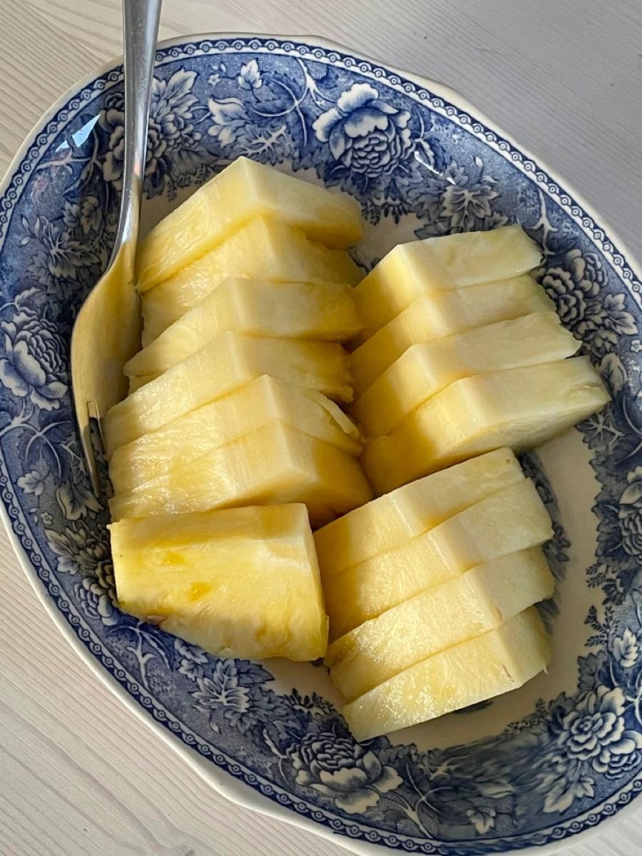 daily_dolce's tweet photo. Pineapple appreciation post 💛 https://t.co/UlQI1vAp0o