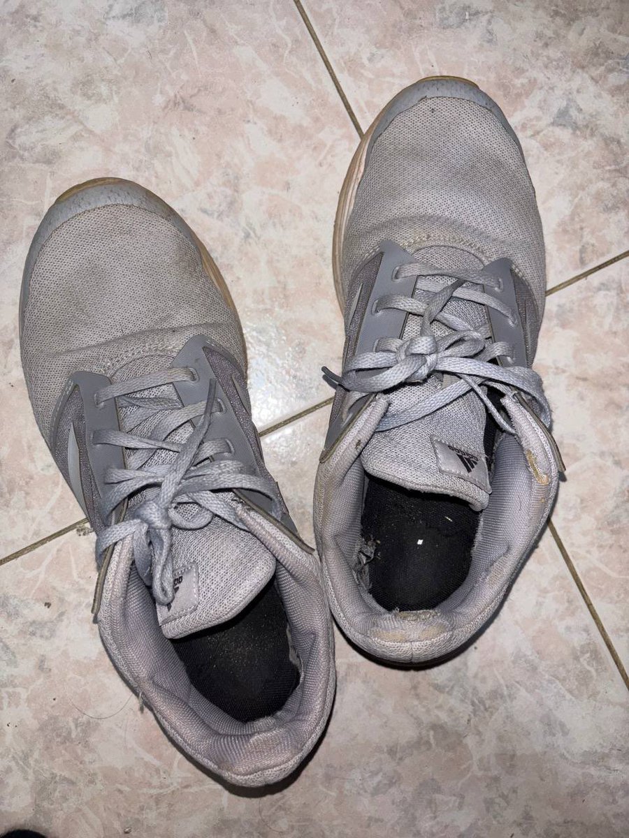 davpin18's tweet photo. 🇮🇹So che vorresti comprare le mie scarpe usate e puzzolenti, ma al principe va offerto abbastanza 🤴🏻😈
🇬🇧I know you want to buy my used and smelly shoes, but the prince has to be given enough 🤴🏻😈
#feet #boyfeet #ragazzo #boy #master #slave #slaves #masterita #schiavo #padrone https://t.co/NlKeIvU0aC