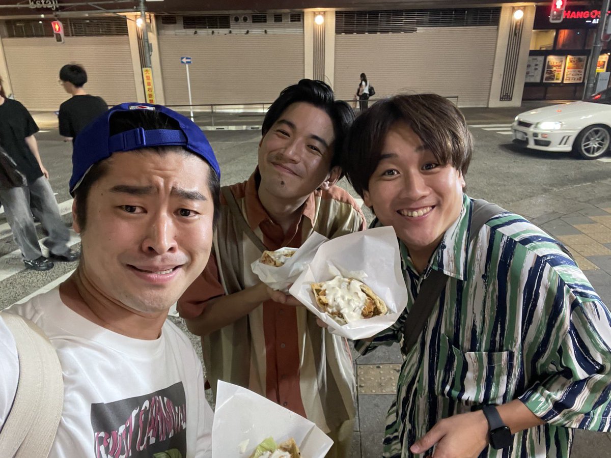 Gataoka70's tweet photo. あの頃は先輩だったよな？でお馴染みの後輩２人とネタ合わせ完了しました！！！

いよいよ明日です！！！！！
たくさん告知してしまいすみませんでしたが今夜が最後です！明日19:30、新宿ハイジアV-1にて９組のお笑い芸人が皆さまのご来場をお待ちしております！！！ https://t.co/nw2L9gcJ4v