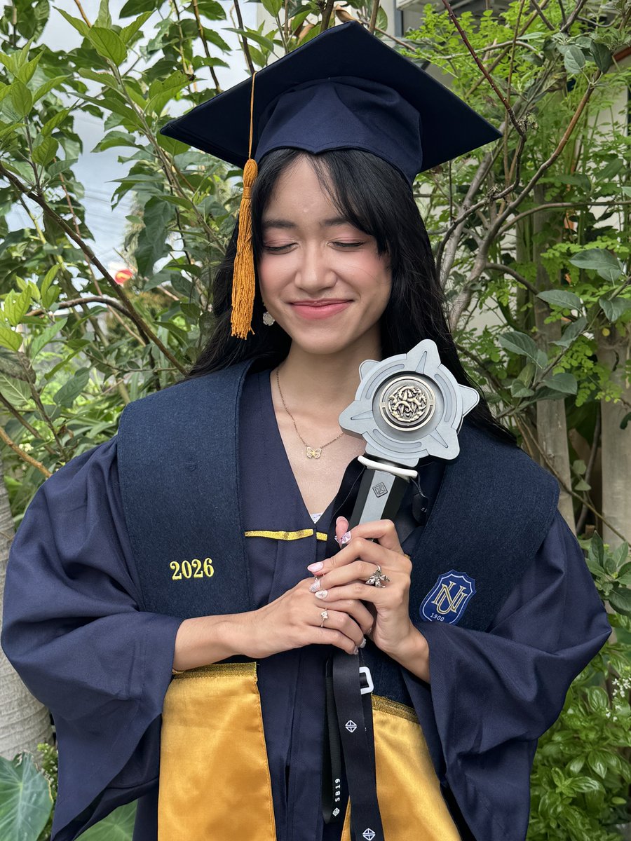 enjahnted's tweet photo. from vip ticket holder to latin honor 🙂‍↕️🎓 https://t.co/A1RBnV2YfH
