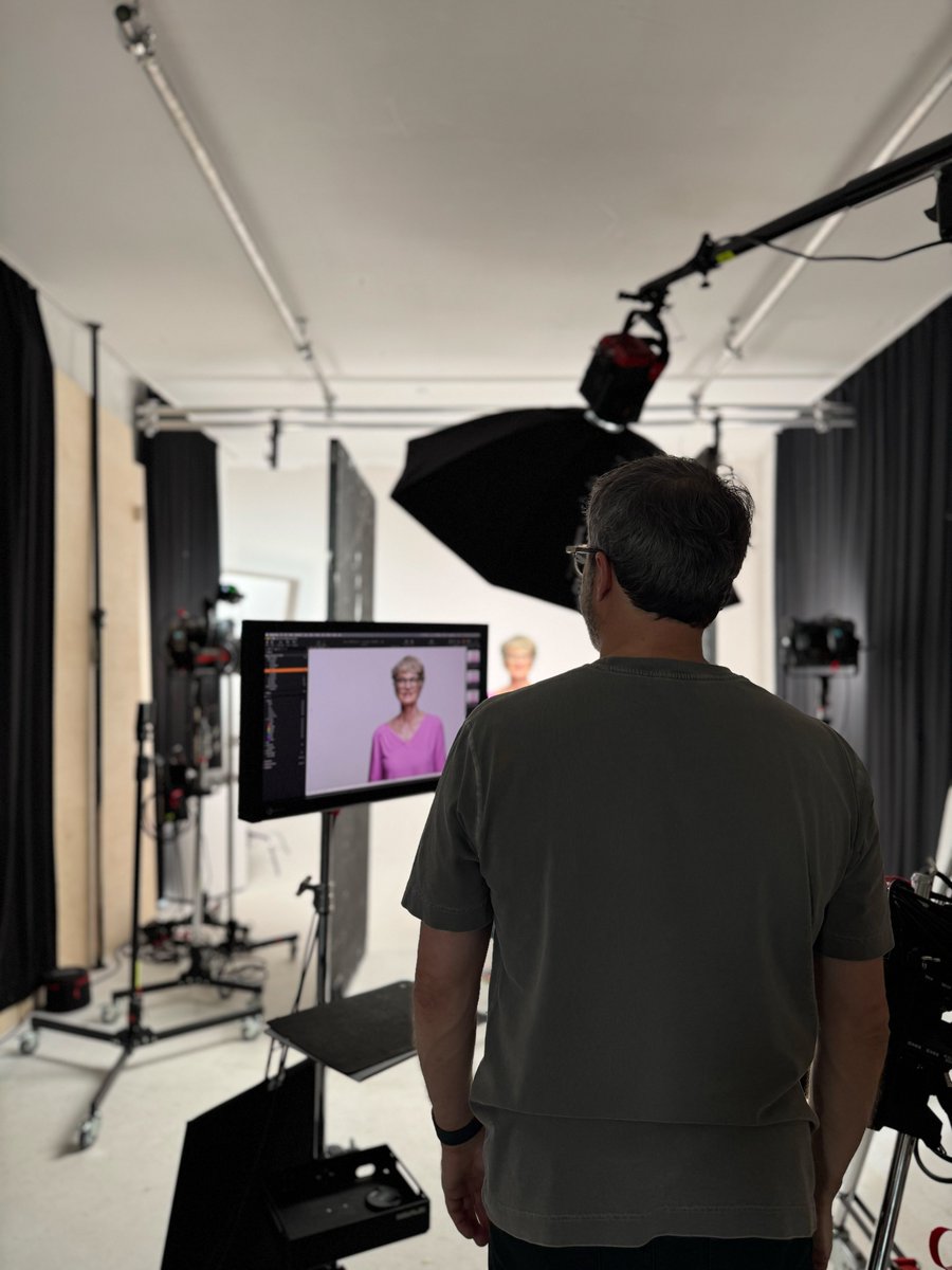 YAMBS_Software's tweet photo. Neue Porträts für unser Team!

Gestern waren wir bei Stephan Glathe zum Mitarbeiter-Shooting. Ein Tag, der wie im Flug verging.

Vielen Dank, lieber Stephan, für den gelungenen Tag, deine Impulse und die langjährige Zusammenarbeit. 😊

#YAMBS #Shooting #Team https://t.co/Q5UyvOenwo