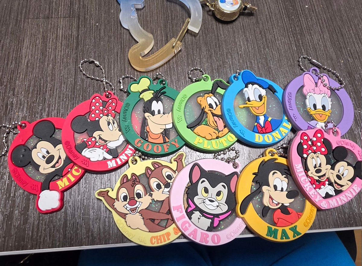 RYUDONALDUVER's tweet photo. 結局残りのやつ買ったらコンプなった🤣🤣
きれいに１ダースだけ陳列されてたんだね😊
これで100円👏 https://t.co/v0zaMhPgN9
