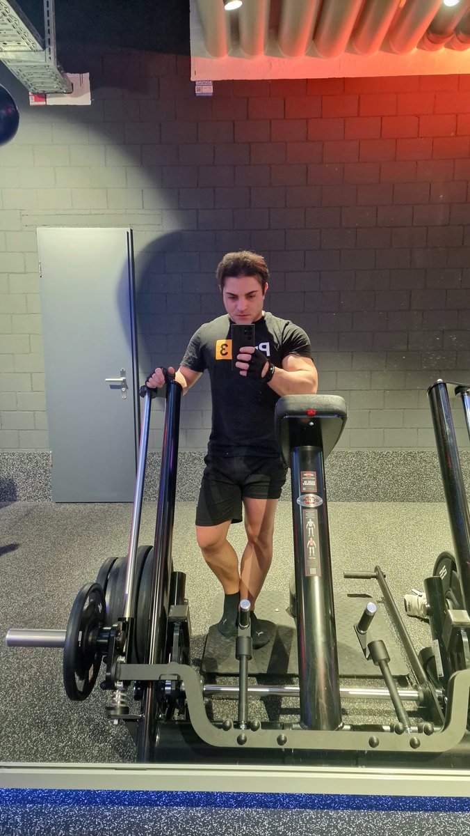 dandy_official_'s tweet photo. Ehy , vieni ad allenarti con me ? 

#onlyfans #contentcreator #model https://t.co/THPUbRFssu
