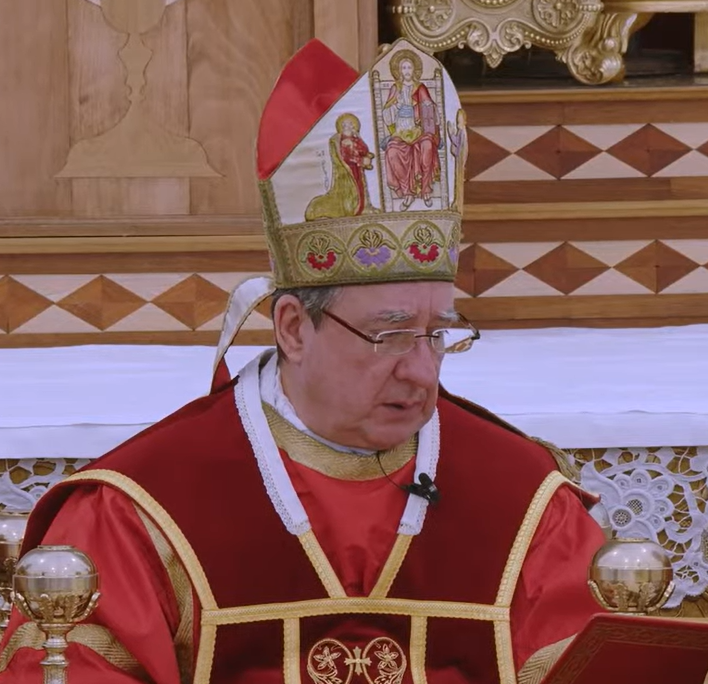 subtle_zoomer's tweet photo. I don't care about which side you're on concerning the SSPX episcopal consecration, but that mitre is objectively awesome. https://t.co/EhwR0ZuzNx