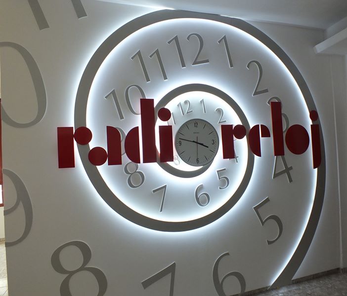 MMarreroCruz's tweet photo. Hoy es un día de celebraciones. 

Muchas felicidades a los historiadores, a los químicos, a los trabajadores del sector del petróleo y a la entrañable emisora @RadioRelojCuba, que cumple 79 años informando minuto a minuto.

Nuestro abrazo y reconocimiento a todos. https://t.co/ypu2AVGRYa