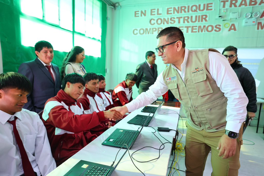 freddysolanog's tweet photo. El futuro de un país comienza con las decisiones que hoy toman sus jóvenes. En Jauja, Junín, presenté Mi Carrera, una plataforma gratuita que les brinda información confiable sobre las carreras universitarias y técnicas, las profesiones con mayor demanda laboral y la oferta educativa disponible en el país. Con esta herramienta, miles de estudiantes podrán orientar su elección profesional con información real y prepararse mejor para los desafíos del mercado laboral.

Creo en un Perú donde el talento de nuestra juventud encuentre el camino para crecer y desarrollarse. Por eso seguiremos impulsando iniciativas que fortalezcan su empleabilidad, amplíen sus posibilidades de desarrollo y les permitan construir un futuro con más bienestar, progreso y oportunidades. 💪🇵🇪