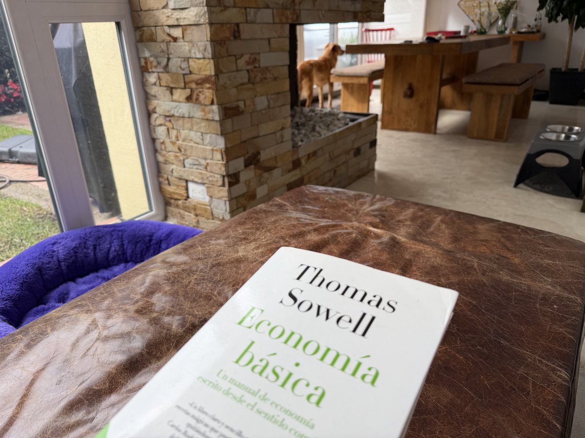 HyenukChu's tweet photo. Comencemos leyendo este libro 
Si… hay que leer libros 

¿Se quieren unir? 

Tenemos un Club de Lectura sin costo https://t.co/3wiitZRQBM