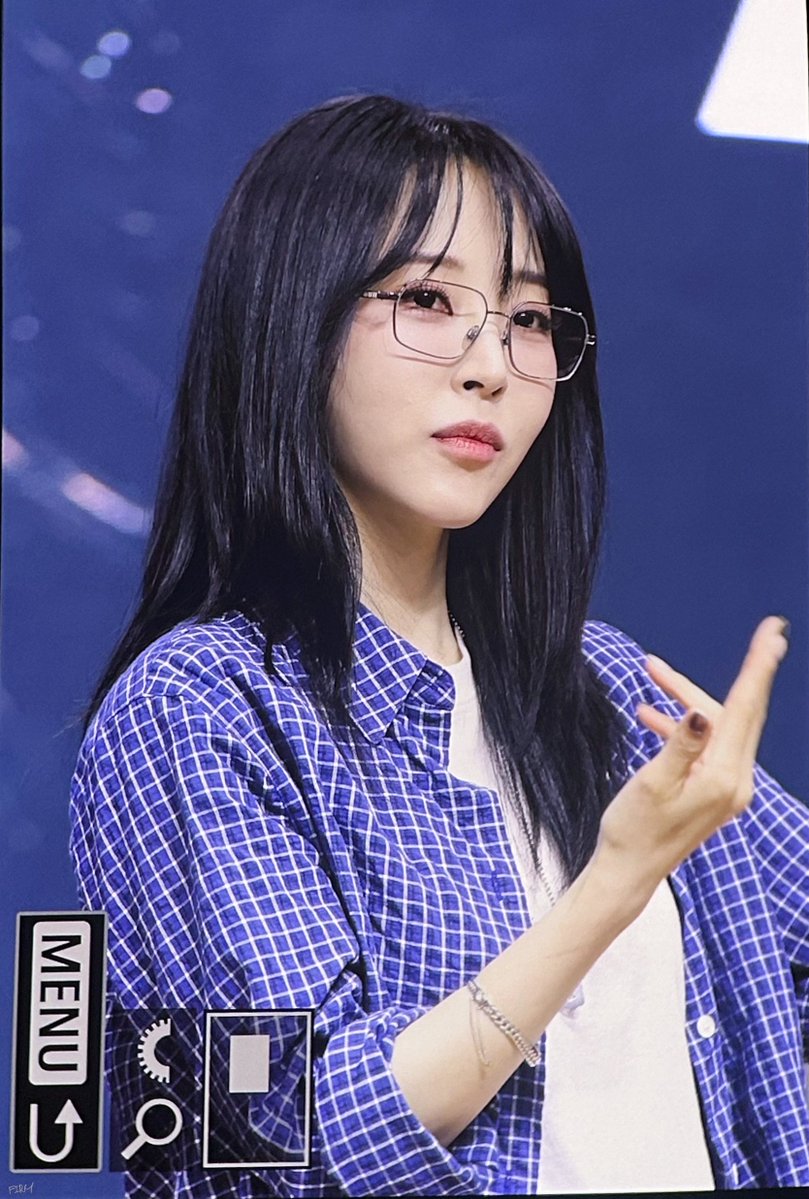 KIWIBYULIE's tweet photo. for the past decade every time there’s a list about most loved gg idols by sapphics you will see moonbyul in the top 10, it’s impressive but never unexpected https://t.co/EFEbqkehKp