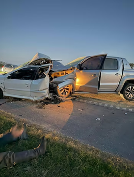 PolicialesON's tweet photo. 🔴IBA A 200 KM/H EN UNA AMAROK, MATÓ A TODA UNA FAMILIA Y LE DIERON ARRESTO DOMICILIARIO

🚨L. P., de 28 años provocó la tragedia vial ocurrida en #SanVicente pero se irá a su casa por orden del Juzgado de Garantías Nº 8. https://t.co/6r9m6rwYIJ