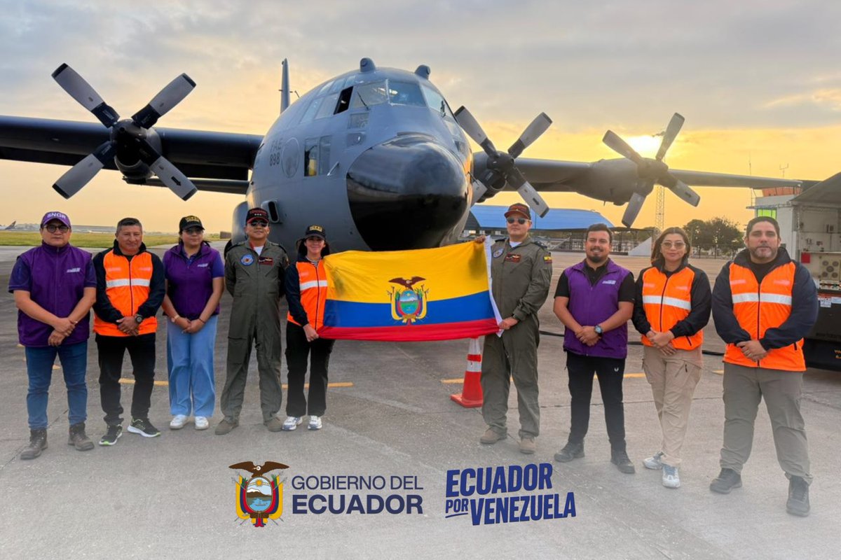 Riesgos_Ec's tweet photo. 🇪🇨🫱🏼‍🫲🏻🇻🇪 Ecuador envía ayuda humanitaria a Venezuela.

Hoy parten desde Guayaquil 11,41 toneladas de asistencia humanitaria agua potable e insumos de higiene para apoyar a las familias afectadas.

La solidaridad también salva vidas.

#EcuadorPorVenezuela #GobiernoDelEcuador https://t.co/l0kSV3JnZO