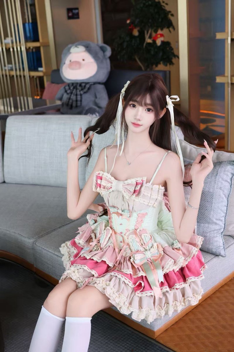 chnhohn849984's tweet photo. #线下#上海#萝莉#女大#圈外
🌷年龄：07
     身高：175
🌷体重：45kg
        3C：C
🌷特长：🐍/代开/🚗
🐧：737704350

身材均匀 初恋女友感
全身无一丝赘肉 纯白净清秀纯天然无整容
通体雪白 三点粉
主动索吻配合度极高
bb紧致粉嫩如chu 
胸型超级酥软 前凸后翘三点粉
上课热情超级配合，不催不事 https://t.co/k7atiNq6CD