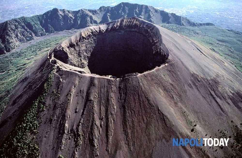 NapoliToday's tweet photo. Scossa di terremoto nel cono del Vesuvio https://t.co/Kb9p6Qcj4O https://t.co/FFD88tsFre