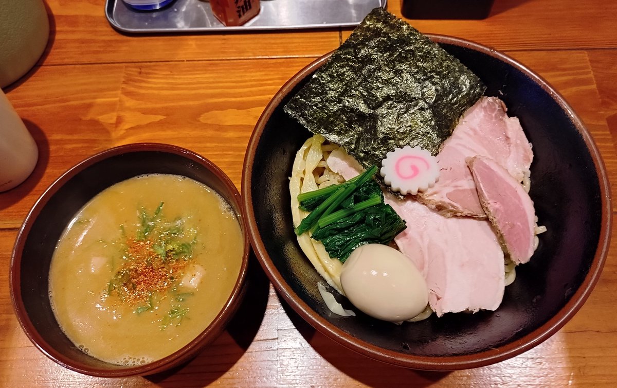 MAX_ORANGE's tweet photo. 麺屋真心@武蔵高萩
特製つけめん

麺の食感が独特😄豚骨醤油のシャバシャバ系だけど麺によく絡む🎶少し塩分強めだけど途中で薄めに変更出来るから問題なし✨お肉も美味しかった😋
#麺屋真心 #ラーメン #武蔵高萩 https://t.co/DwLupFmOS7