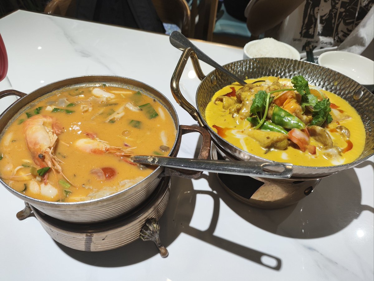 hontwa's tweet photo. Craving bold flavors Try my homemade Thai green curry—rich coconut milk, fragrant kaffir lime leaves, and tender chicken, ready in 30 mins!  #ThaiFood #HomeCooking https://t.co/35VShFGS6N