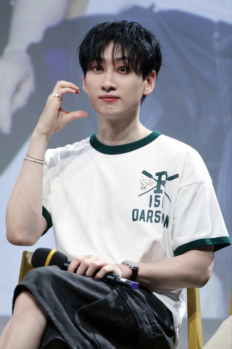 4lovbuni's tweet photo. 난 이날도 좋은게 유독 뽀둥하게 나왔어 ㅜㅜ 너무 사랑스러워 ,,>~<,,

#은혁 #Eunhyuk https://t.co/0C1ZODGLEF