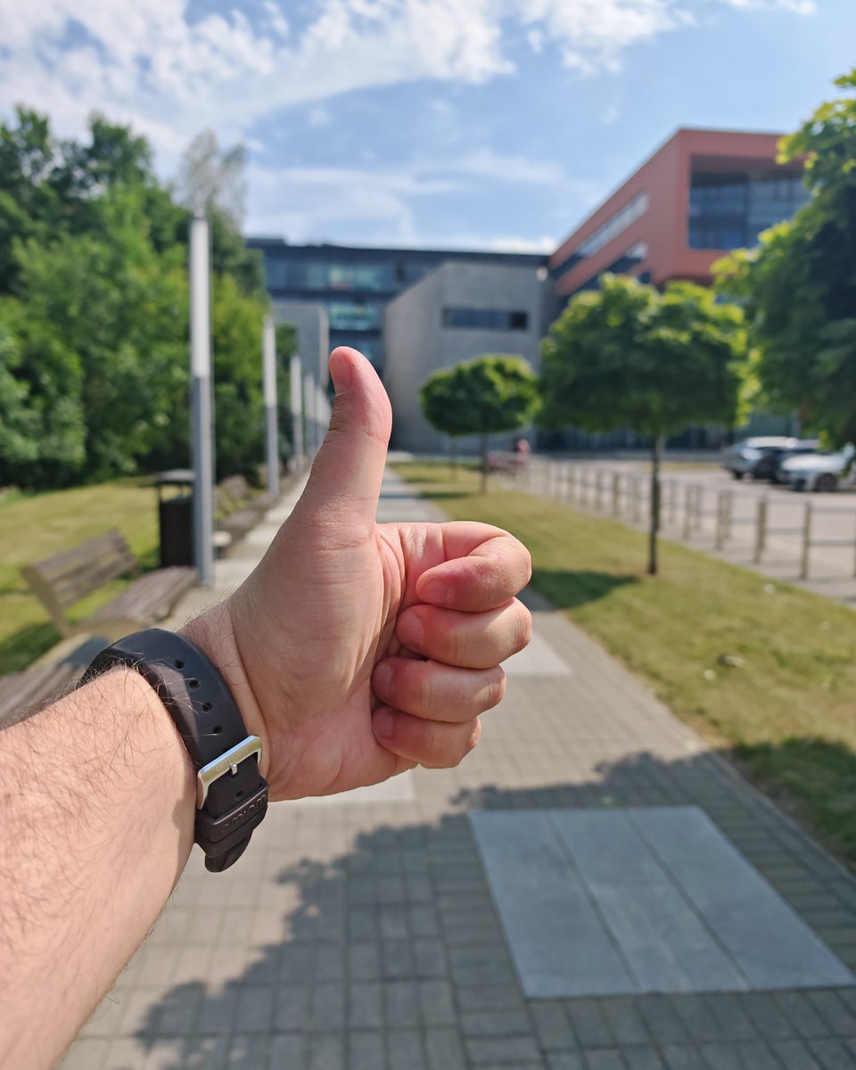 eduGRAcja's tweet photo. Wczoraj i dziś (przed chwilą) odbyły się obrony sześciu zrecenzowanych przeze mnie licencjatów.

Sześć piąteczek z egzaminów! Prace też z wysokimi ocenami. Gratulacje dla wszystkich tych absolwentów; wystawianie z pełnym przekonaniem aż tak wysokich stopni to sama przyjemność. https://t.co/hFrvubHpyn