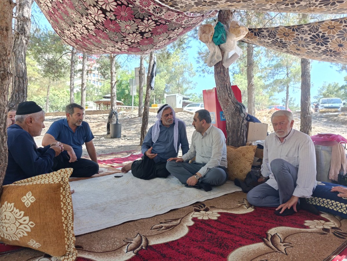 HudaParCinar_'s tweet photo. İlçe Başkanımız Aziz Tekdal ve beraberlerindeki heyetimiz, Dicle Üniversitesi Hastanesinde yakınları tedavi gören Yaşar, Çiçek, Ihlamur ve Akman ailelerini ziyaret etti.

İlçe Başkanımız, hasta kardeşlerimize Allah'tan hayırlı şifalar temennilerinde bulundu. https://t.co/a8ucAzUpch