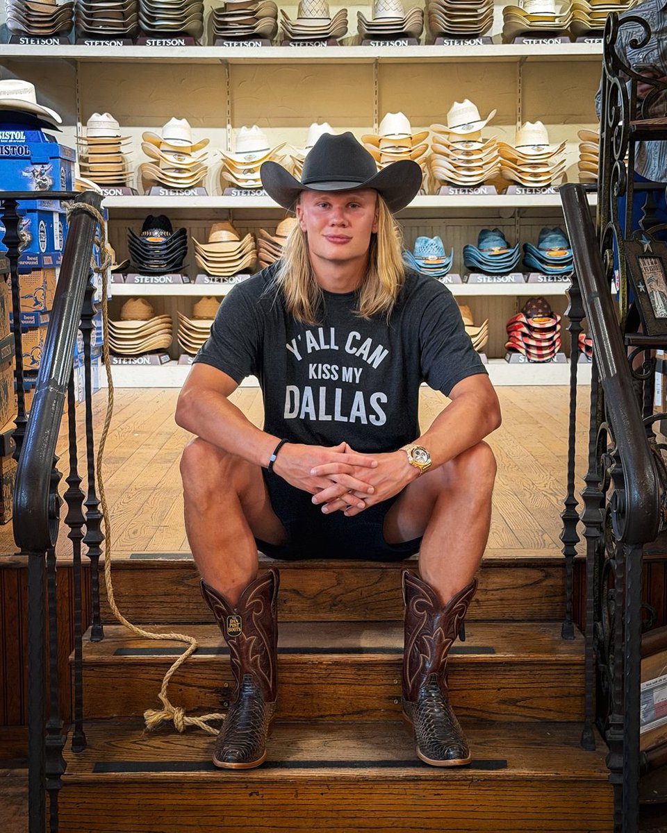 OneFootball's tweet photo. It's fair to say Erling Haaland looks like he's enjoying himself out in the US during his down time 😂🤠🇺🇸

📸 @ErlingHaaland https://t.co/hfRo3JZjy1