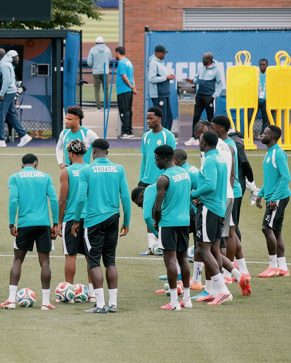 SpursOfficial's tweet photo. Pape and Senegal are all set for their Round of 32 match-up with Belgium 🇸🇳 https://t.co/0aZHdywPro