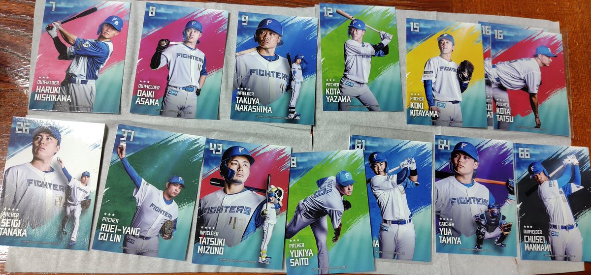 hsj415da's tweet photo. ファイターズトレカ　交換

求　NAVI6/30

譲　来場7/1　Kubota達　GAORA野村
　　ローソンDAYチラシ
　　BINGO（画像参照） https://t.co/XLweT0N929