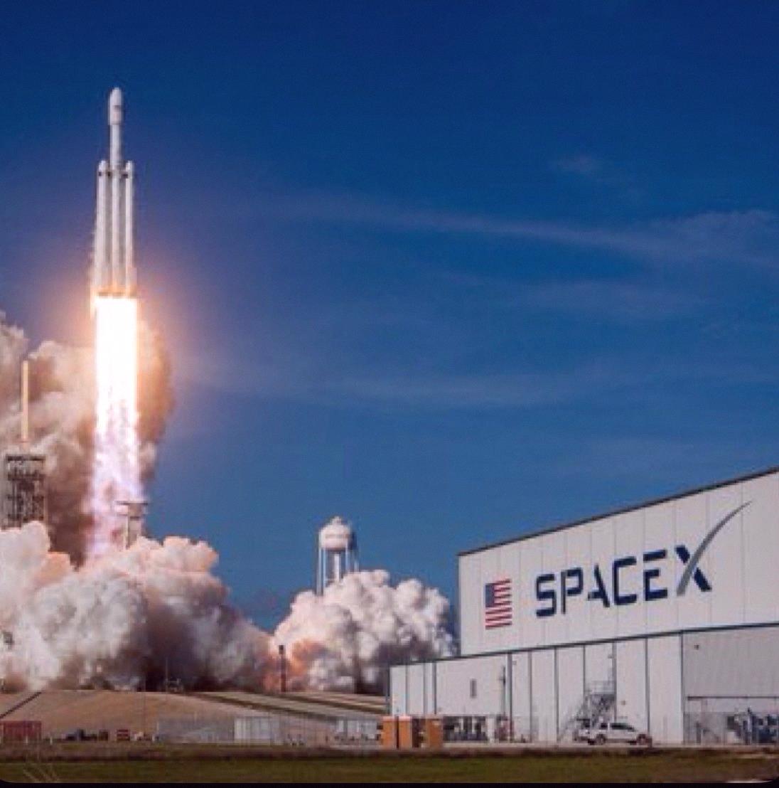 148cm_a's tweet photo. Wedbushのアナリスト、Dan IvesがついにSpaceX $SPCXのカバレッジを開始したみたい📈 目標株価は$190で、アウトパフォームの評価だって✨ https://t.co/RJw8oV2KdB