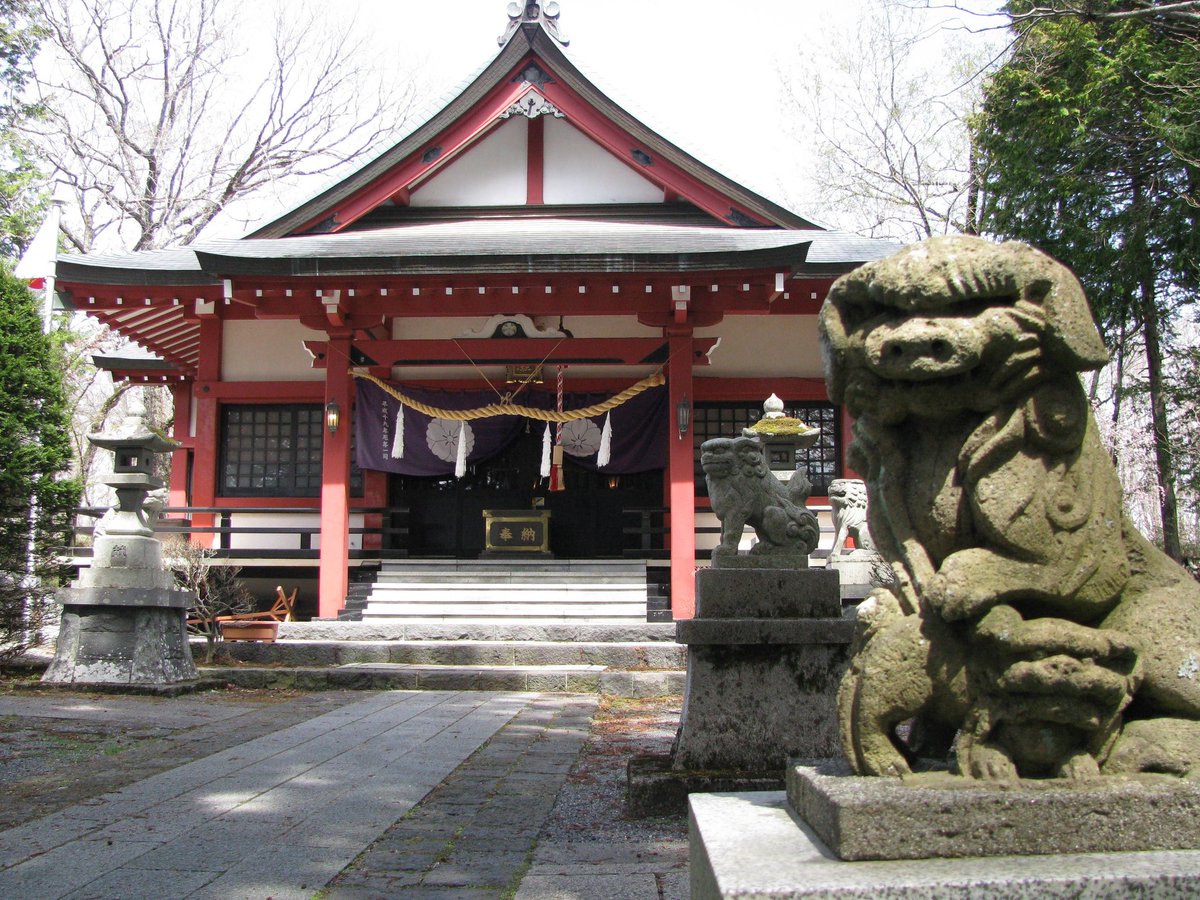 out_of_phase's tweet photo. 狛犬の阿形吽形で思い出したんですが、山中浅間神社の狛犬は阿形吽形が左右逆なんですよね
これも大変珍しいことなんだそうです
なぜ逆なのか？諸説あるらしいですが… https://t.co/VXY9uqRMC7