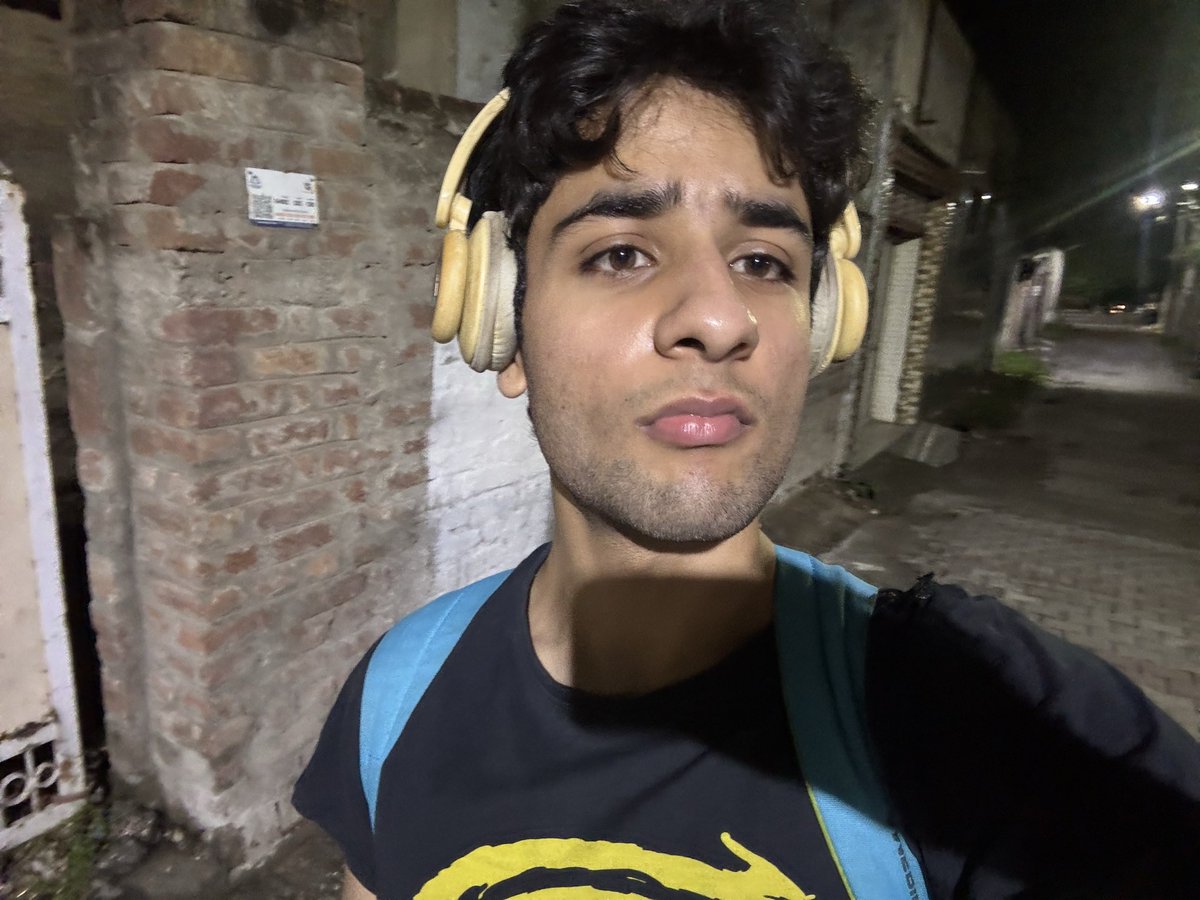 hauzkhasrandcat's tweet photo. no sex, no twerking, no drugs, no nudity, no vulgar swearing, only pure beauty and talent. gen z wouldn't understand https://t.co/t9m1WDWYxd