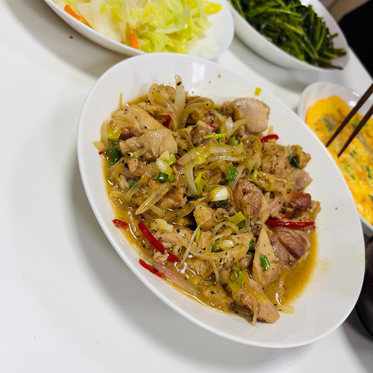 HelloJen98's tweet photo. 今天的晚餐
黑胡椒雞腿
好好吃飯

今日の夕食です　

#おうちごはん　#料理記録
#好好吃飯 #雞肉 https://t.co/ibTWZmT0U8